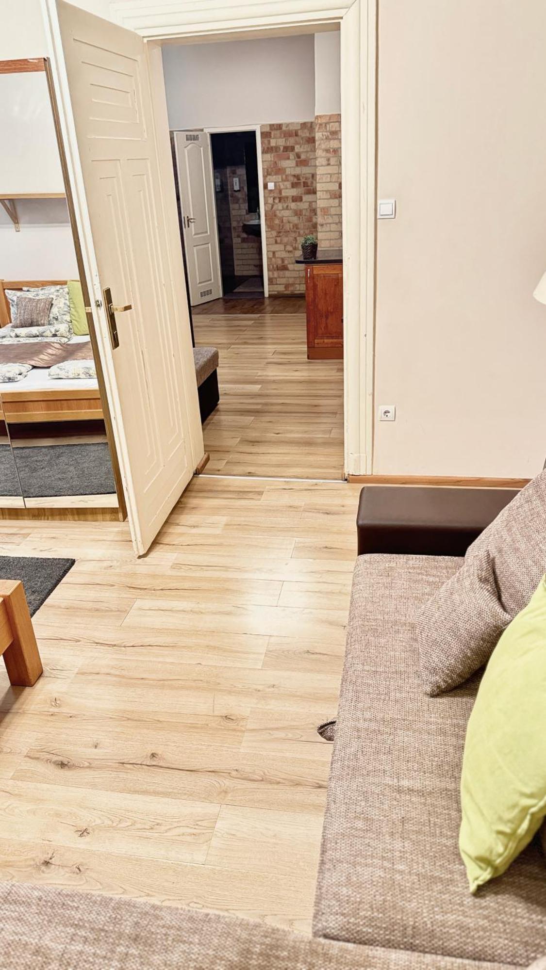 Central Walk Fashionstreet Apartmnts Budapest Ngoại thất bức ảnh